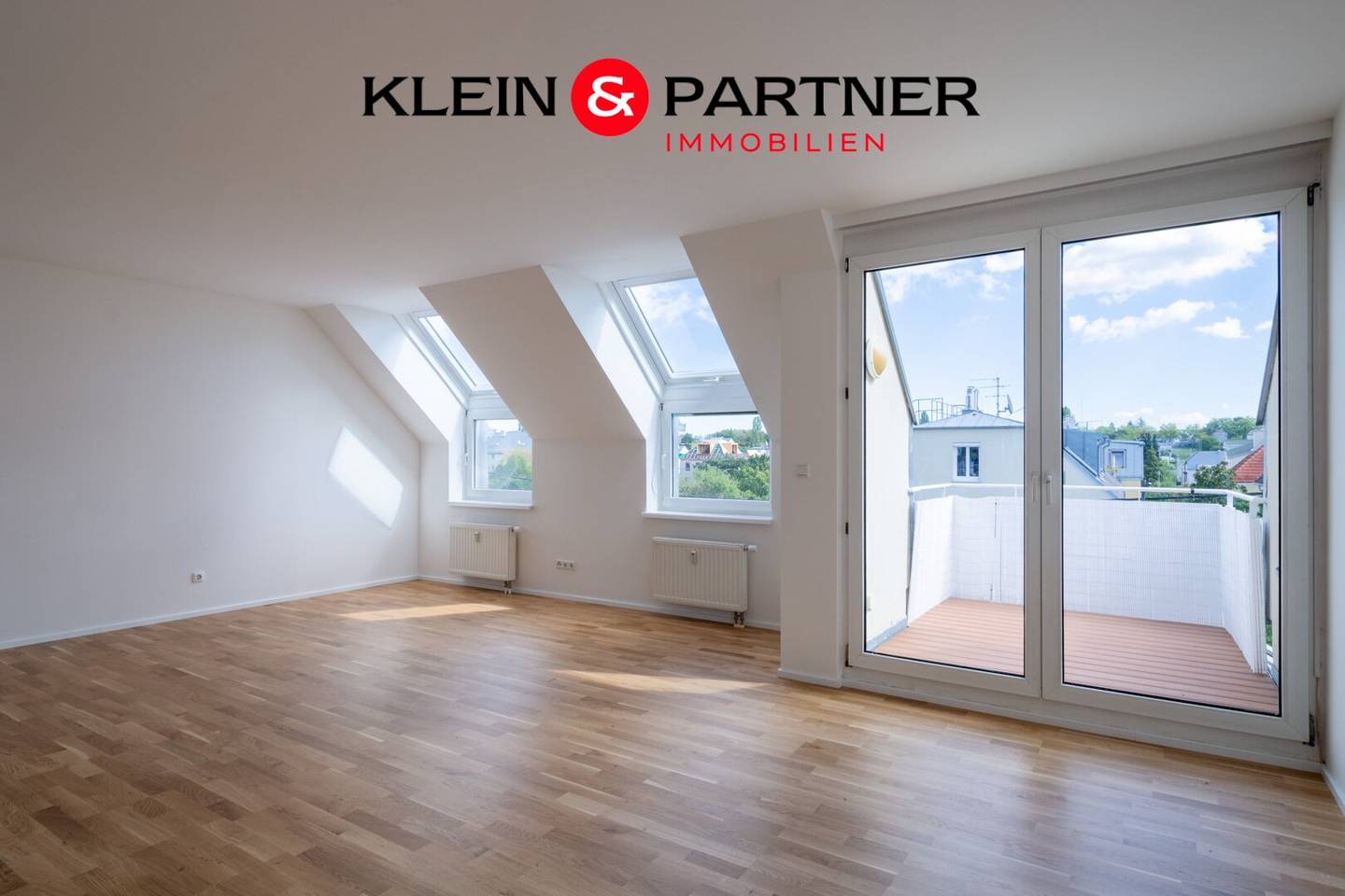 DREIZIMMER-BALKON-WOHNUNG - ERSTBEZUG NACH SEHR GELUNGENER RENOVIERUNG!