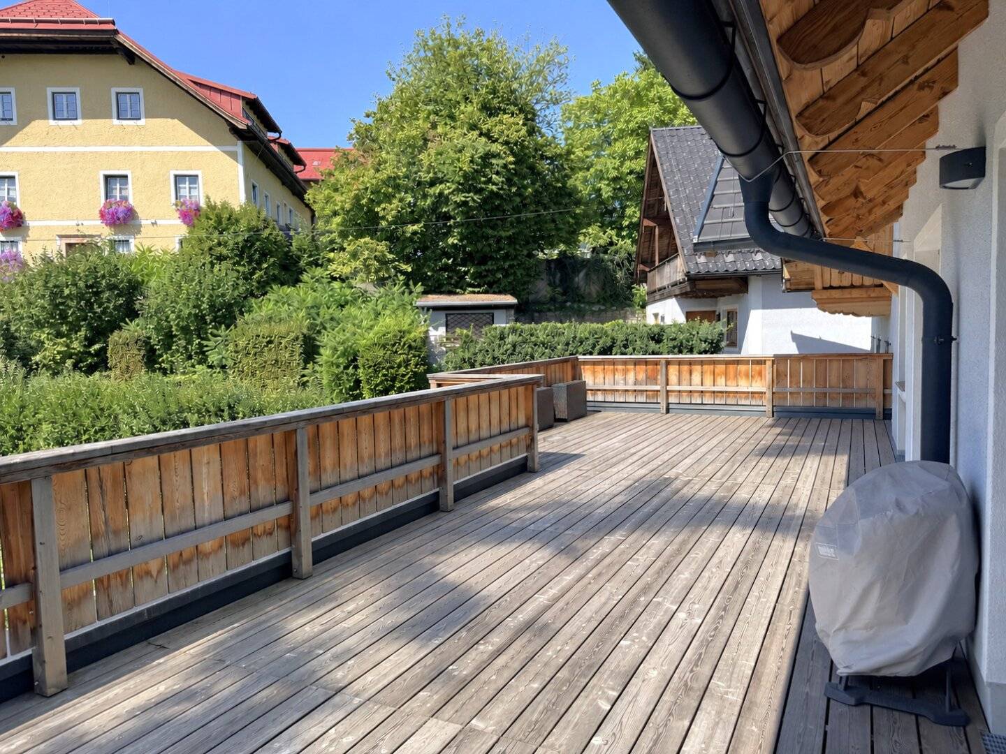 Anif - Modern living in a quiet location, 4 rooms, large terrace &amp; Untersberg view
