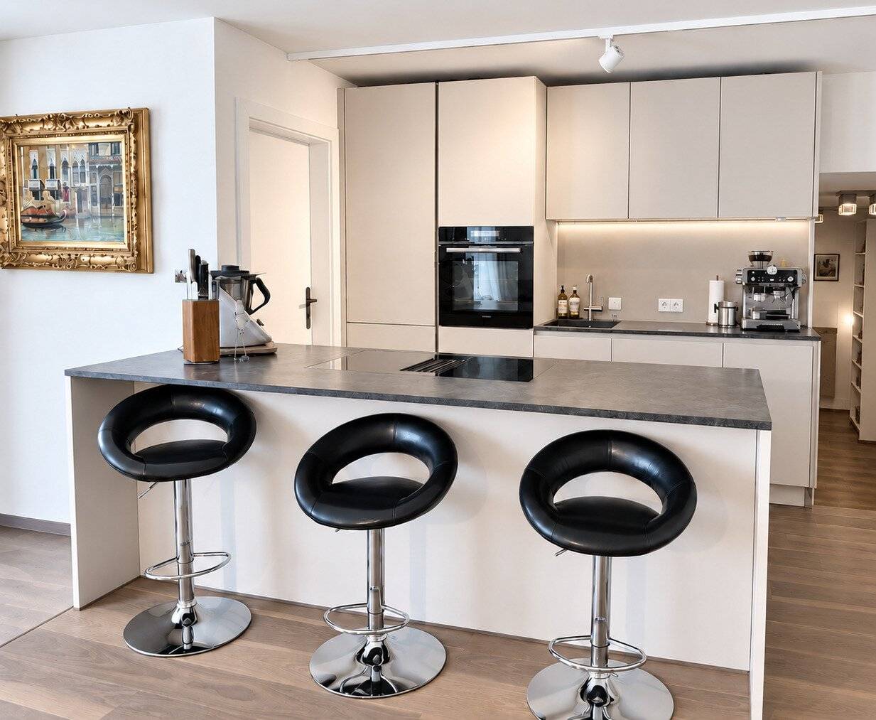 Anif - Modern living in a quiet location, 4 rooms, large terrace &amp; Untersberg view
