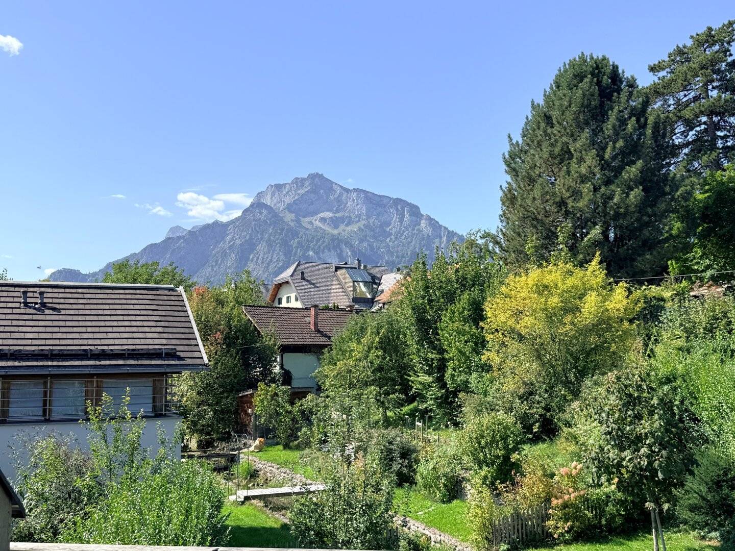 Anif - Modern living in a quiet location, 4 rooms, large terrace &amp; Untersberg view