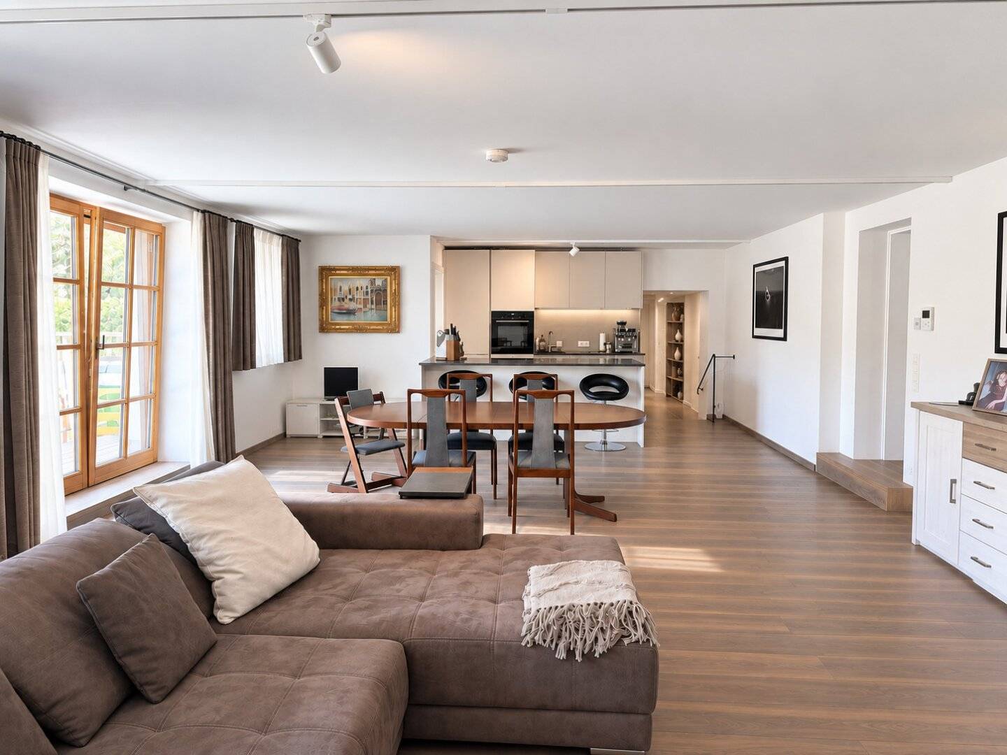 Anif - Modern living in a quiet location, 4 rooms, large terrace &amp; Untersberg view
