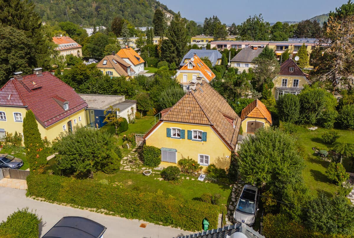 Stylish family apartment with private garden in Parsch