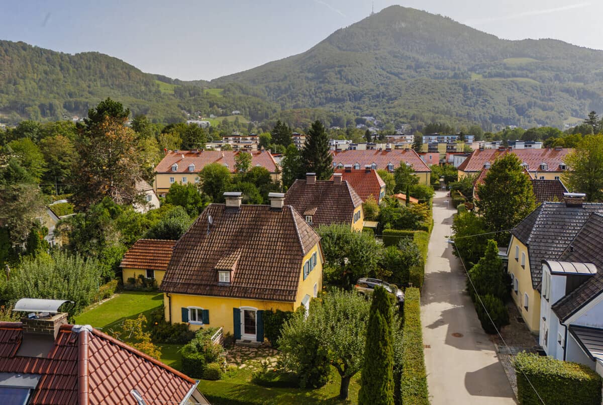 Stylish family apartment with private garden in Parsch