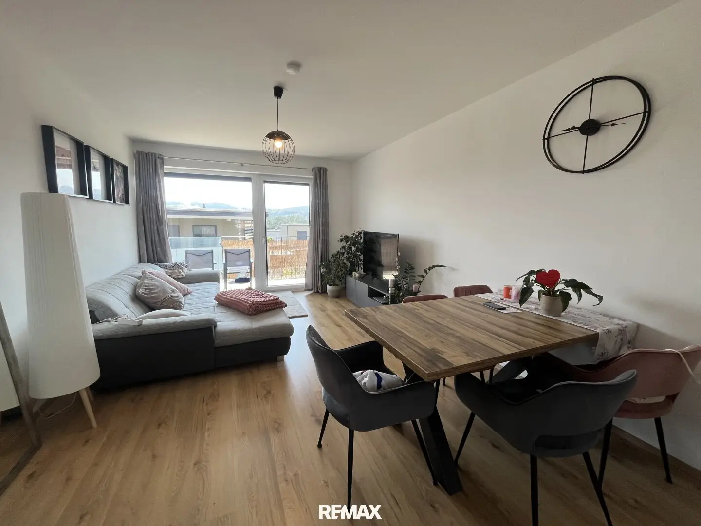 Moderne 3-Zimmer-Wohnung mit Küche und Balkon