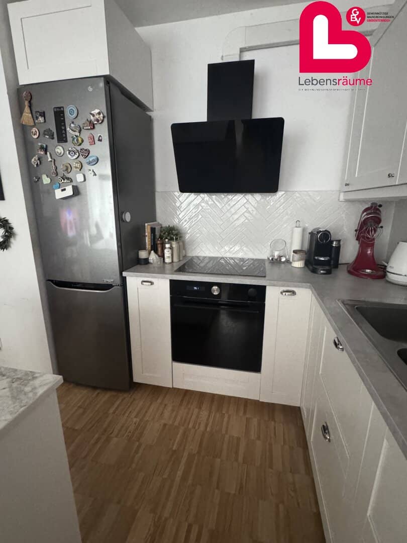 Spacious 3-room apartment in Kremsdorf with loggia and underground parking space