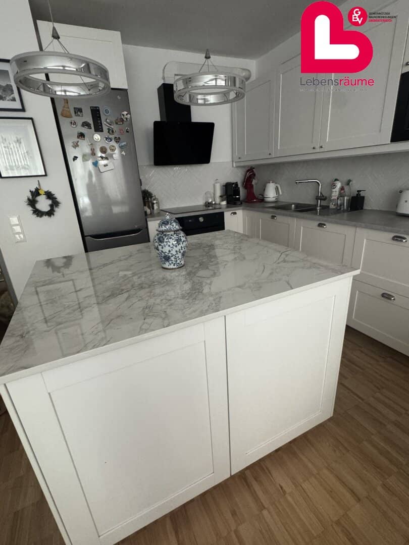 Spacious 3-room apartment in Kremsdorf with loggia and underground parking space