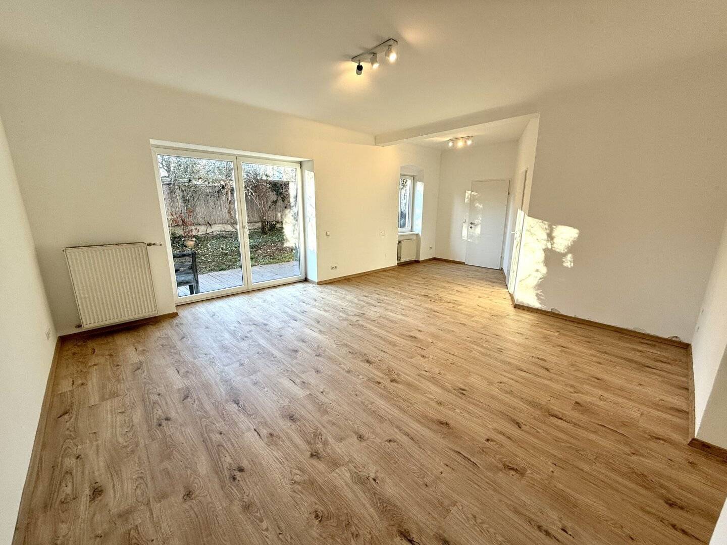 Stilvolle 2-Zimmer-Gartenwohnung – separate Küche &amp; Altbaucharme in Maria Enzersdorf