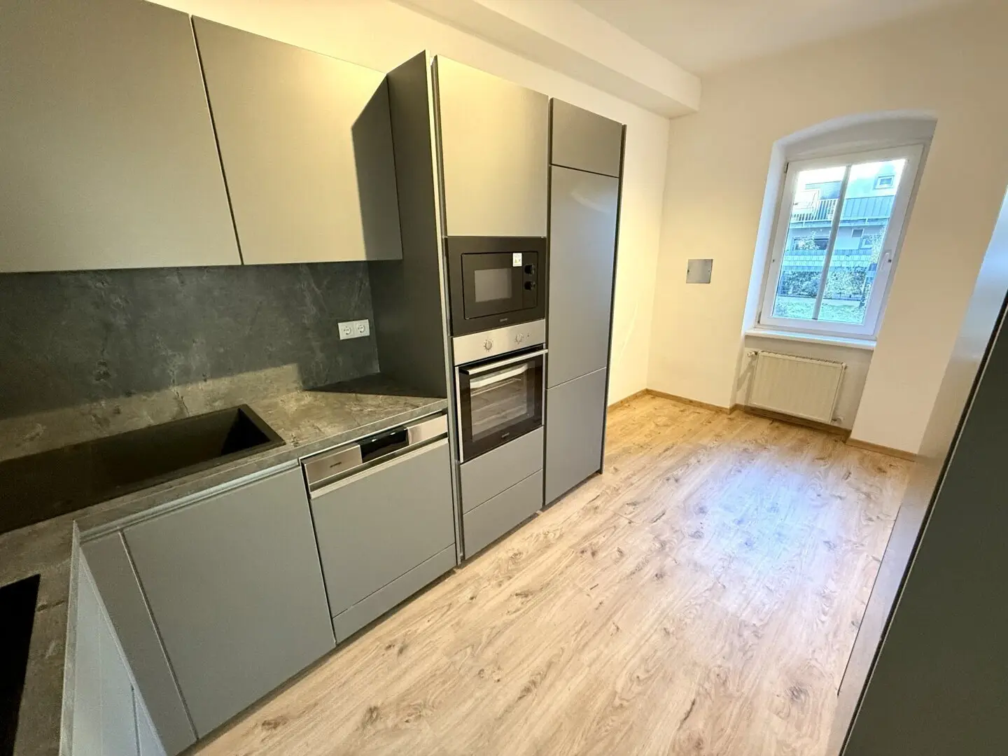 Stylish 2-room garden apartment – separate kitchen & old building charm in Maria Enzersdorf