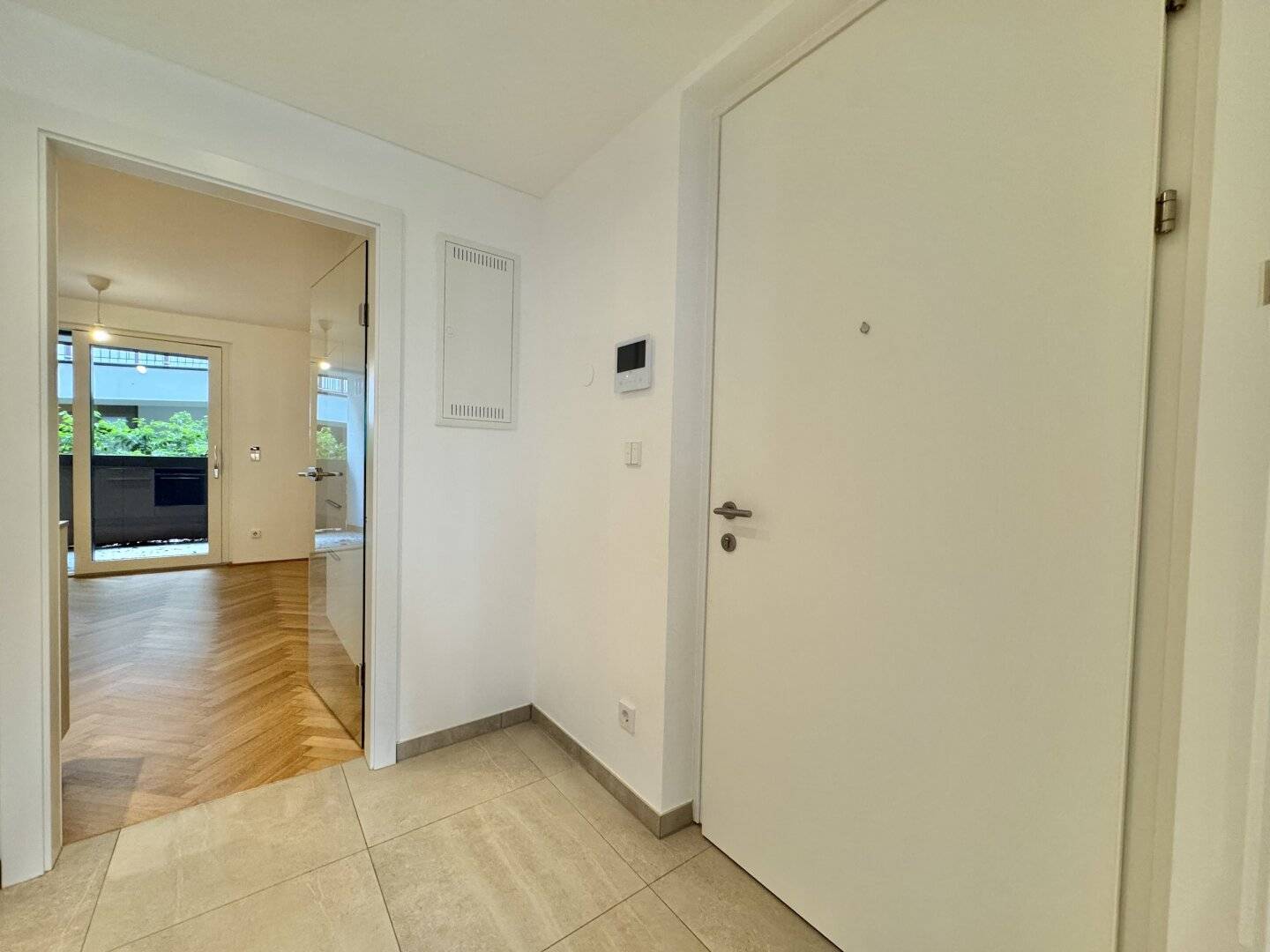 FREIER MIETZINS - TOP MODERNE 2 ZIMMER + TERRASSE IN BIEDERMEIER ARCHITEKTUR