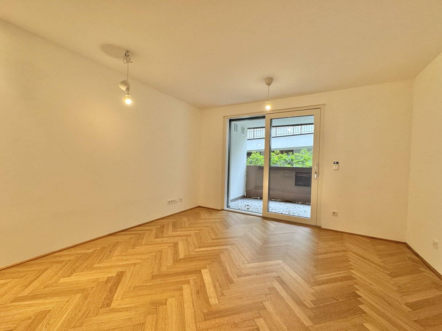 FREIER MIETZINS - TOP MODERNE 2 ZIMMER + TERRASSE IN BIEDERMEIER ARCHITEKTUR