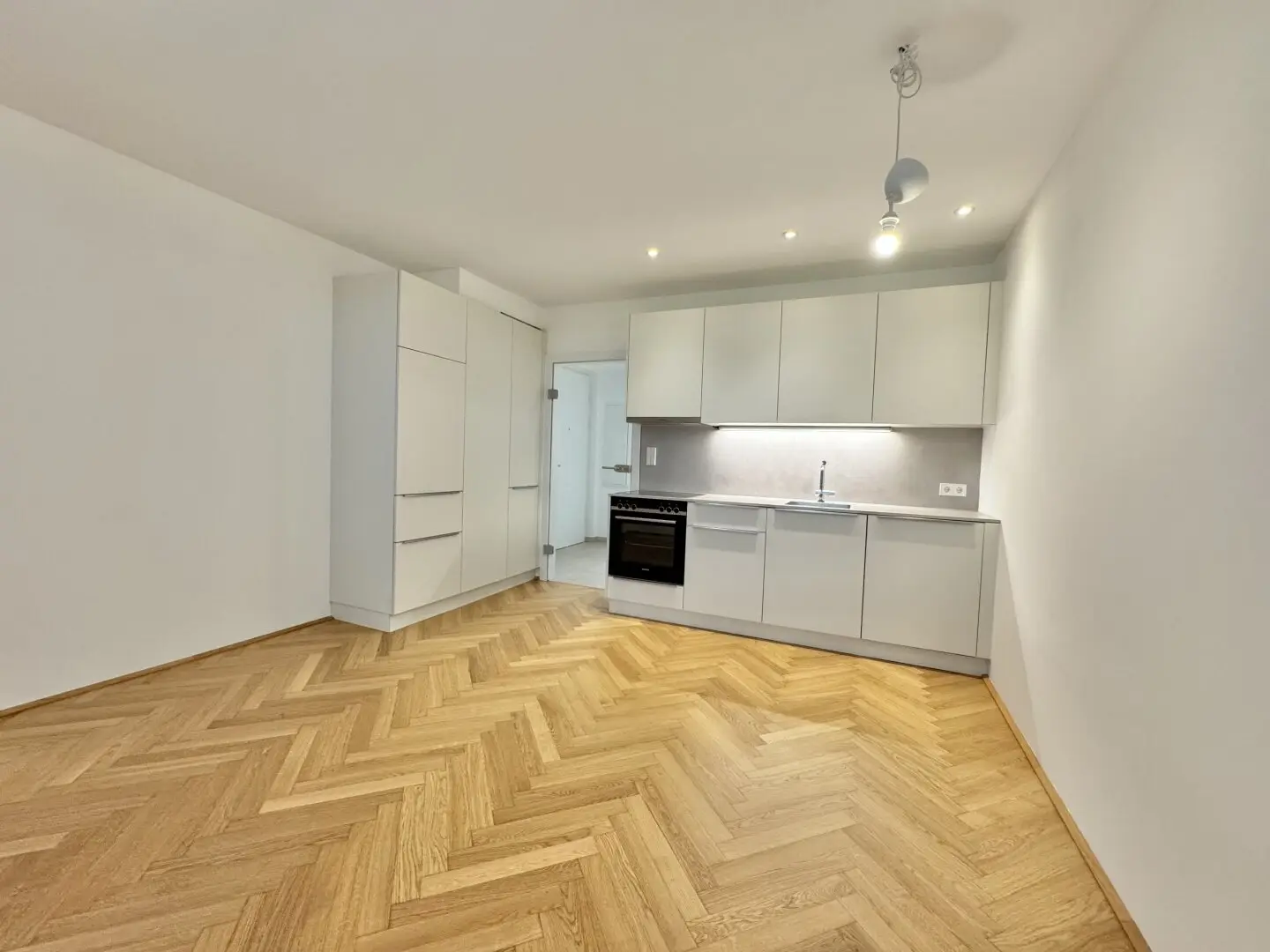 FREIER MIETZINS - TOP MODERNE 2 ZIMMER + TERRASSE IN BIEDERMEIER ARCHITEKTUR