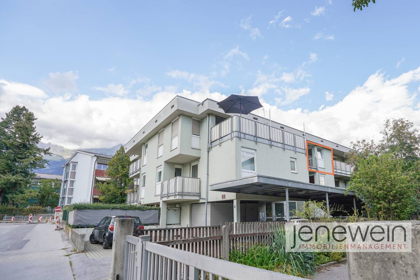 Helle Garçonnière mit sonnigem Südbalkon und Keller
