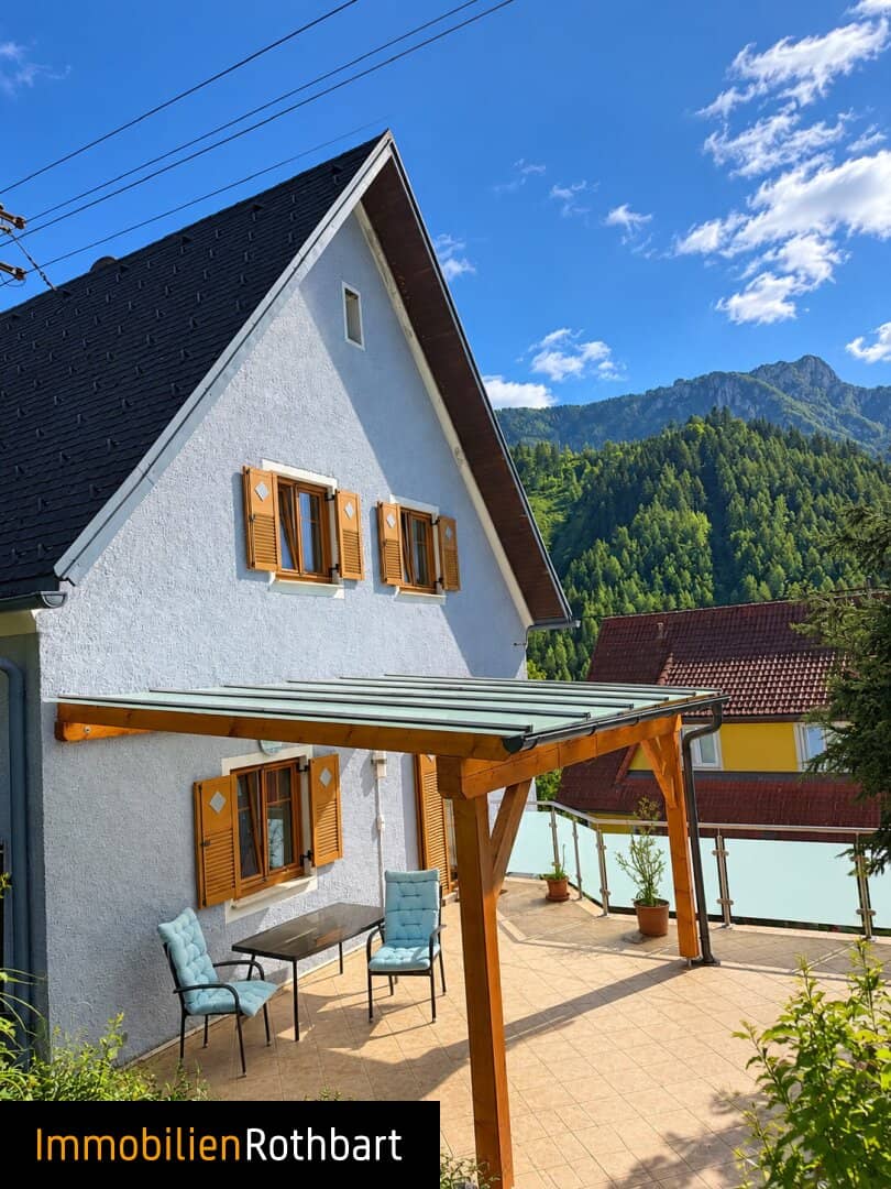 Beautiful renovated single-family house with garden, terrace and garage