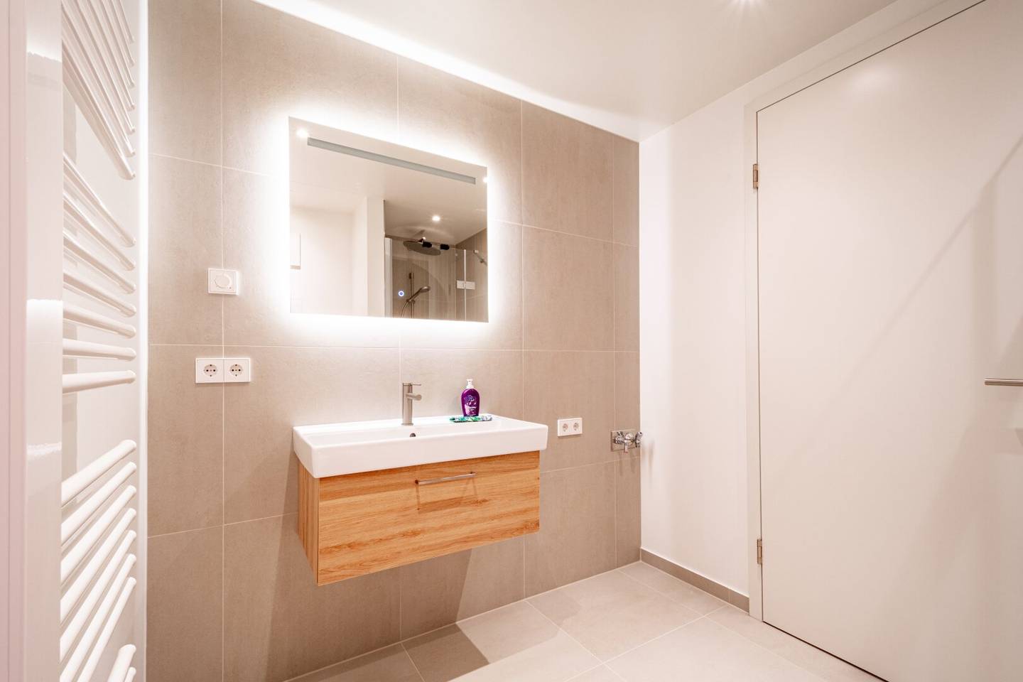 Top-modern studio with large balcony in Leopold Quartier - first occupancy
