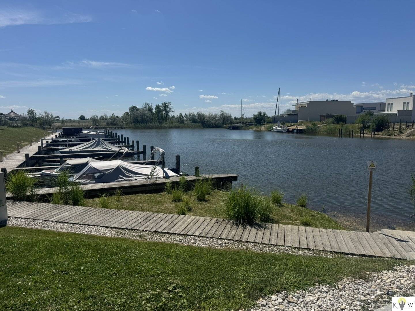 Live where others vacation – Exclusive garden apartment directly on Lake Neusiedl
