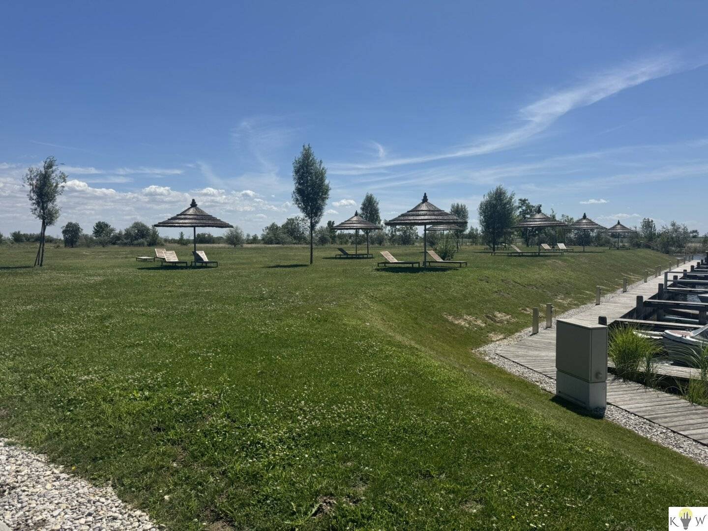 Live where others vacation – Exclusive garden apartment directly on Lake Neusiedl
