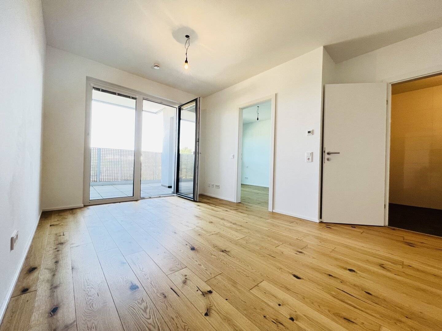 Q11 - A Place to Feel at Home: Bright 2-Room Apartment with Excellent Connections