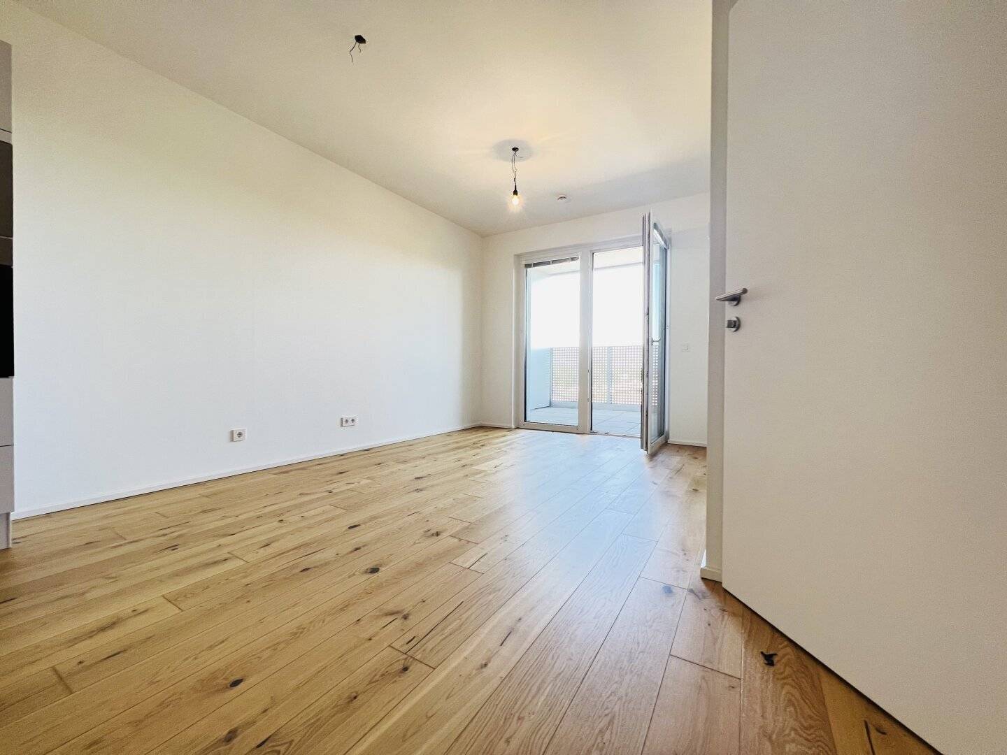 Q11 - A Place to Feel at Home: Bright 2-Room Apartment with Excellent Connections