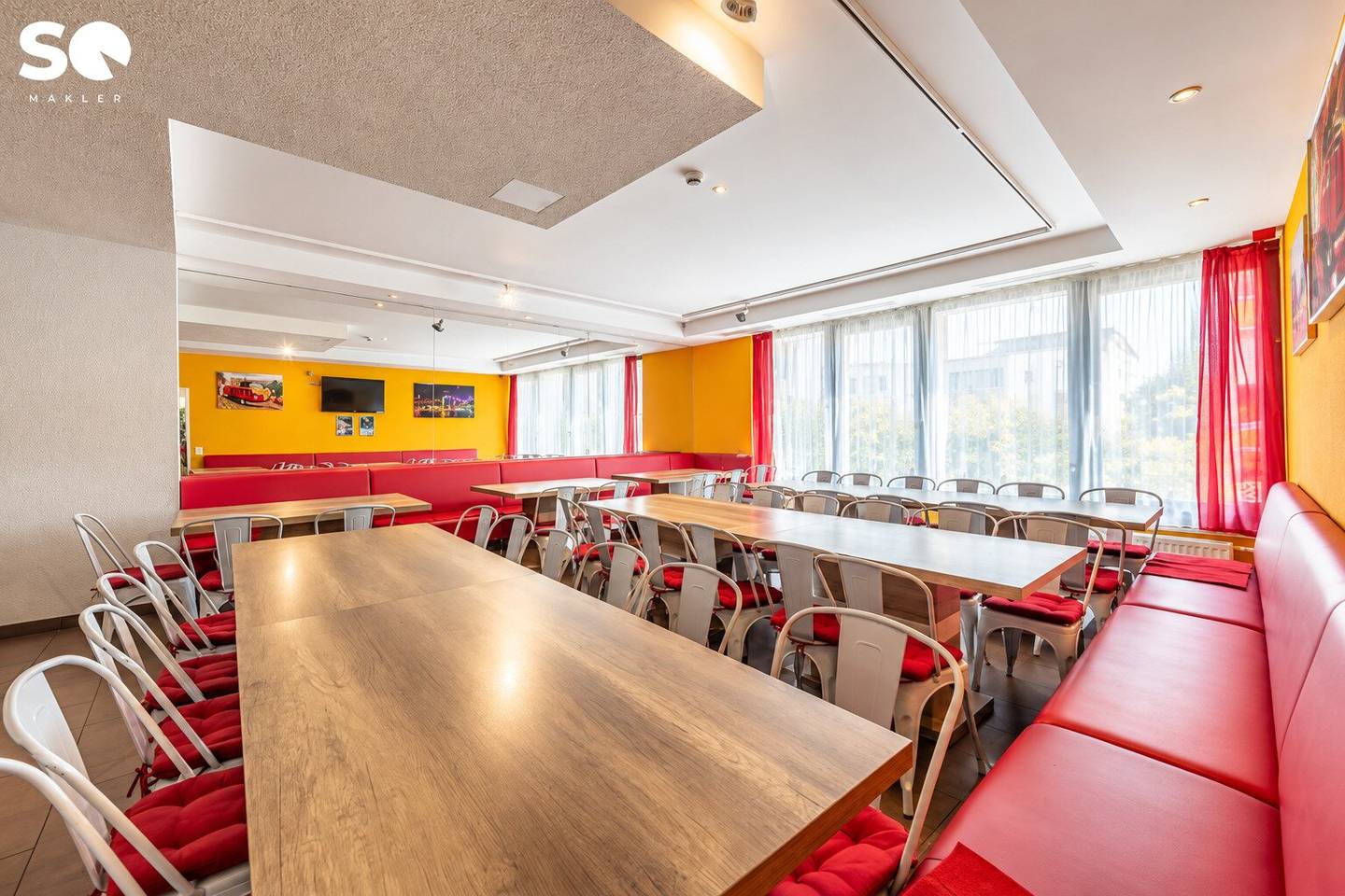 # SQ - HOTEL/HOSTEL INVESTMENT IN 1100 VIENNA 75 Rooms | approx. 280 Beds | approx. 2,565 m² Total Usable Area | Underground Car Park