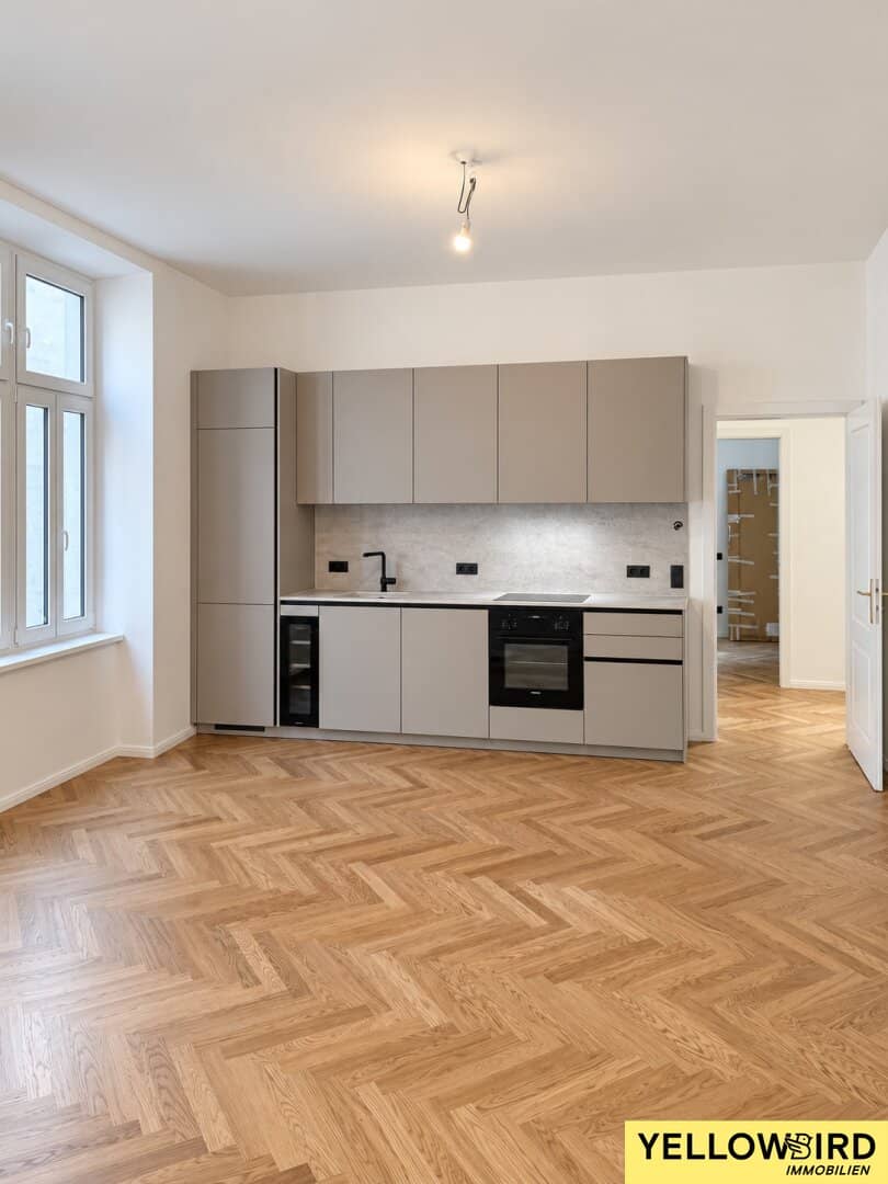 Balcony I Elevator Courtyard-facing 3-room period apartment I First occupancy after renovation I Alserstraße