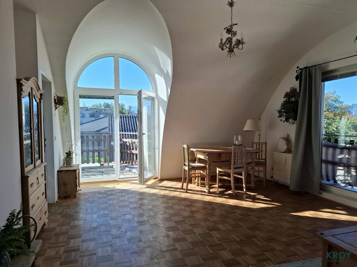 Charmante 2-Zimmer-Dachgeschoßwohnung mit Terrasse und TG-Platz