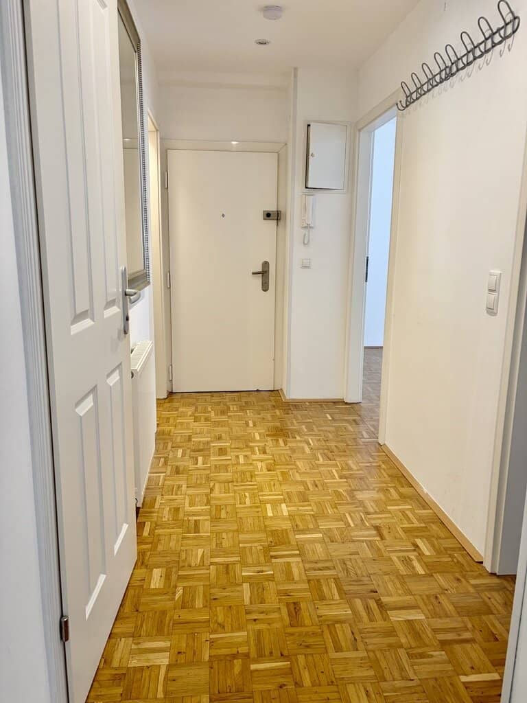 Zentrum + Karmelitermarkt: sehr hübsche 2-Zimmerwohnung, Küche mit Küchenzeile, Topzustand, zentral begehbar, Nähe Augarten, Linie 2 +  U2-Taborstraße!