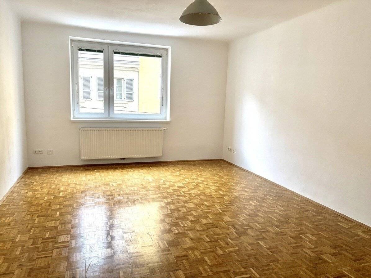 Zentrum + Karmelitermarkt: sehr hübsche 2-Zimmerwohnung, Küche mit Küchenzeile, Topzustand, zentral begehbar, Nähe Augarten, Linie 2 +  U2-Taborstraße!