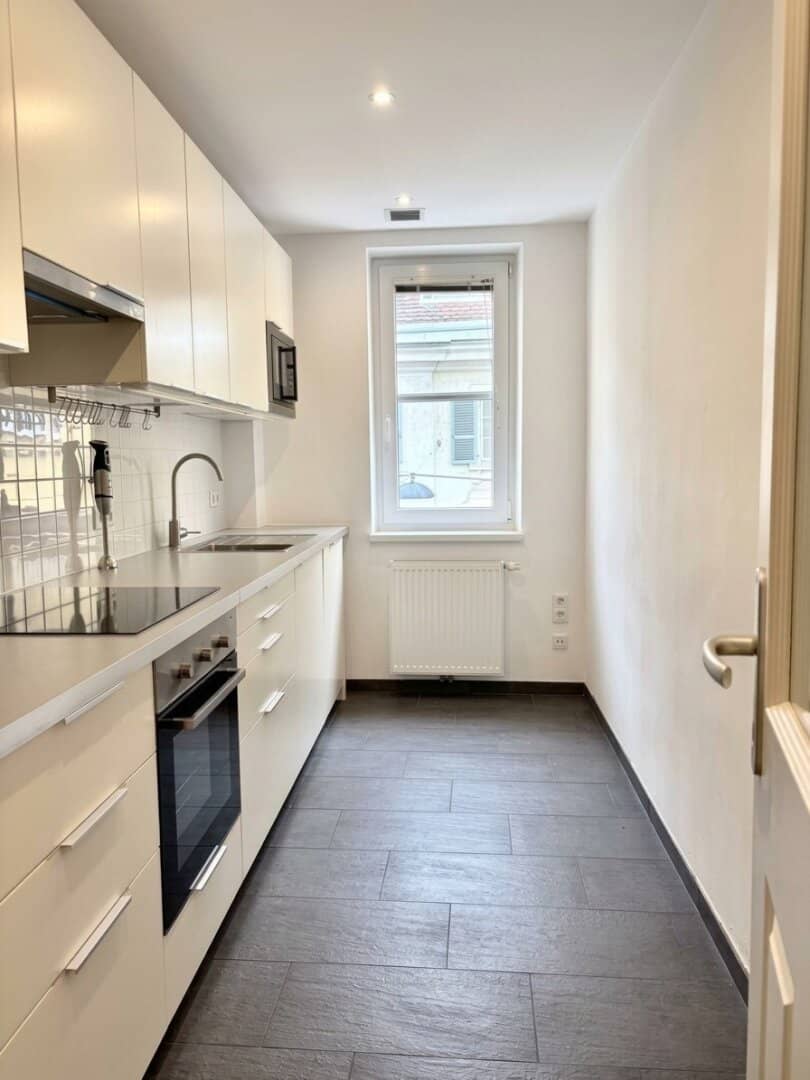 Zentrum + Karmelitermarkt: sehr hübsche 2-Zimmerwohnung, Küche mit Küchenzeile, Topzustand, zentral begehbar, Nähe Augarten, Linie 2 +  U2-Taborstraße!