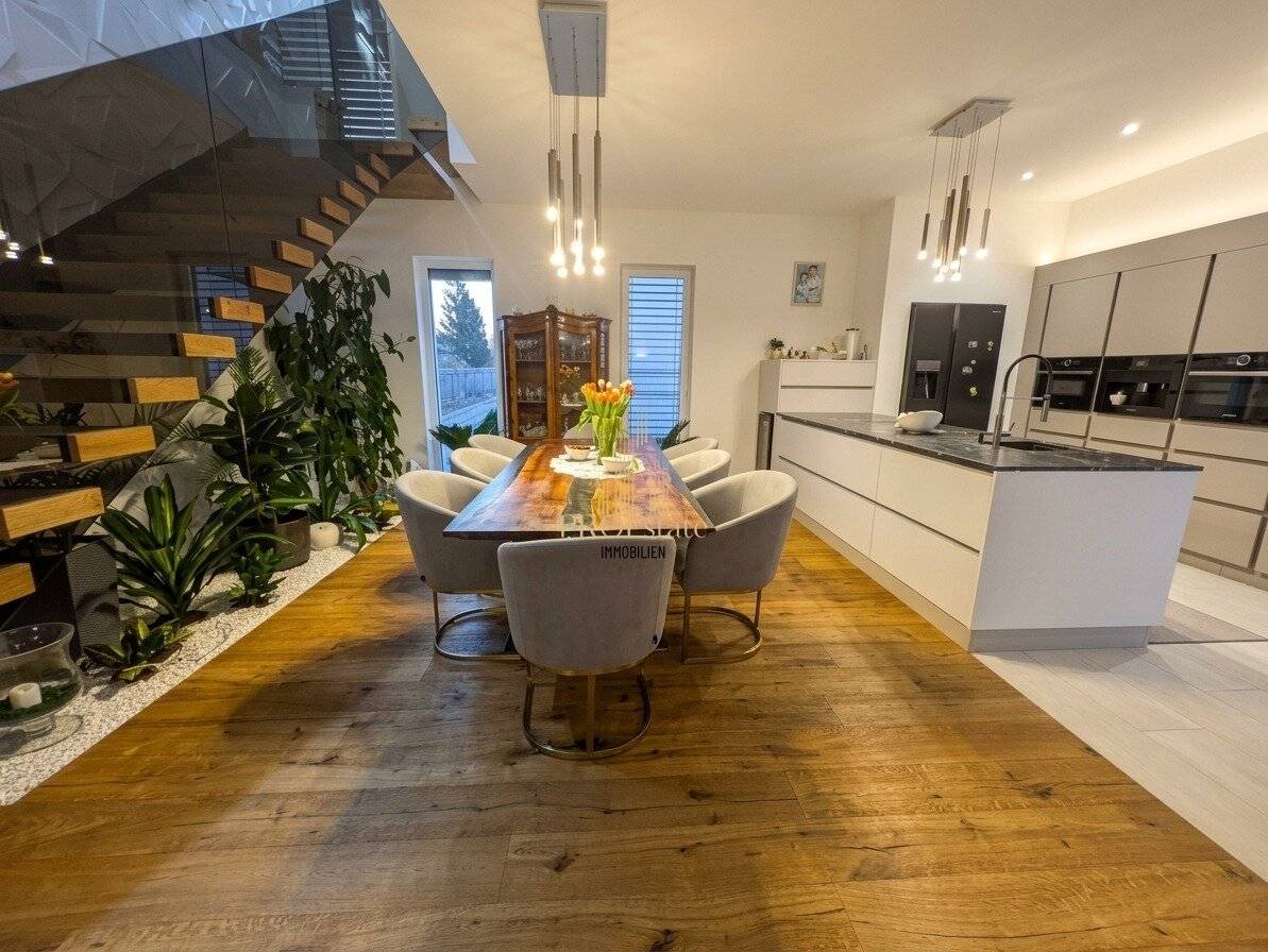 Like-new 5-room single-family house in Wels with pool, garden, terrace, air conditioning, fireplace &amp; garage for rent