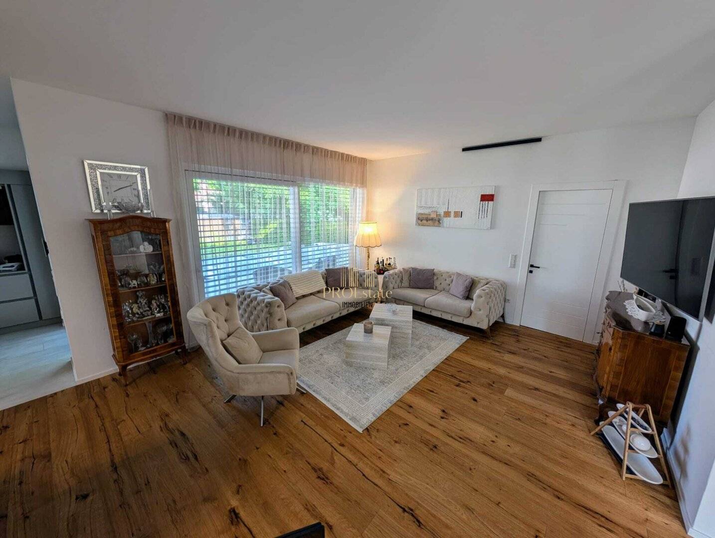 Like-new 5-room single-family house in Wels with pool, garden, terrace, air conditioning, fireplace &amp; garage for rent