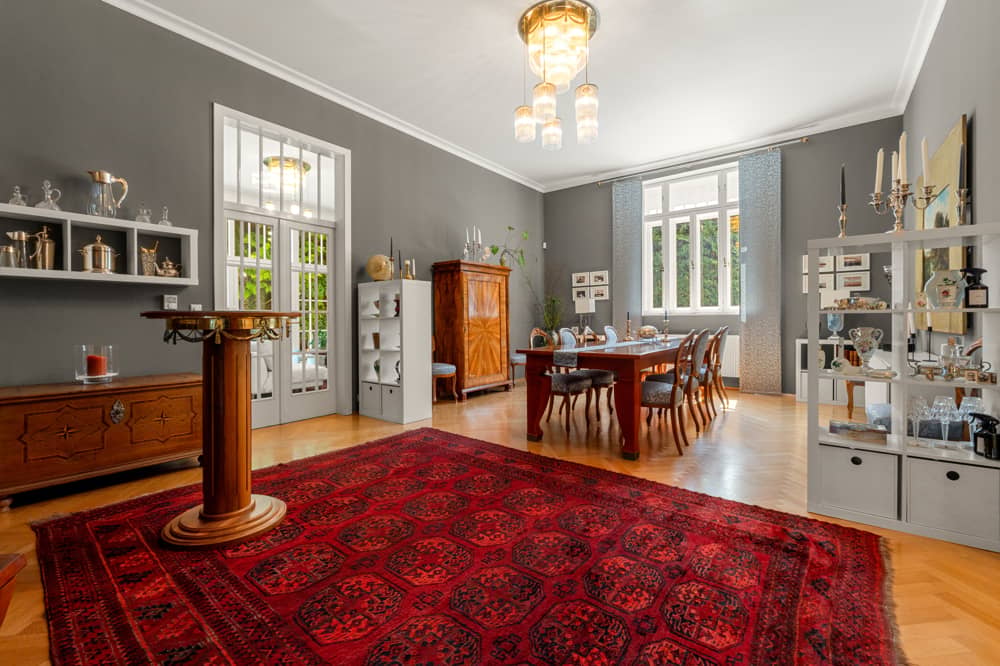 Erdgeschosswohnung in Jugendstilhaus mit Privatgarten und Pool