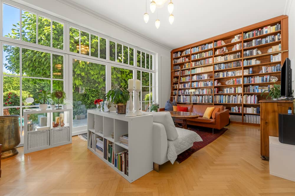 Erdgeschosswohnung in Jugendstilhaus mit Privatgarten und Pool