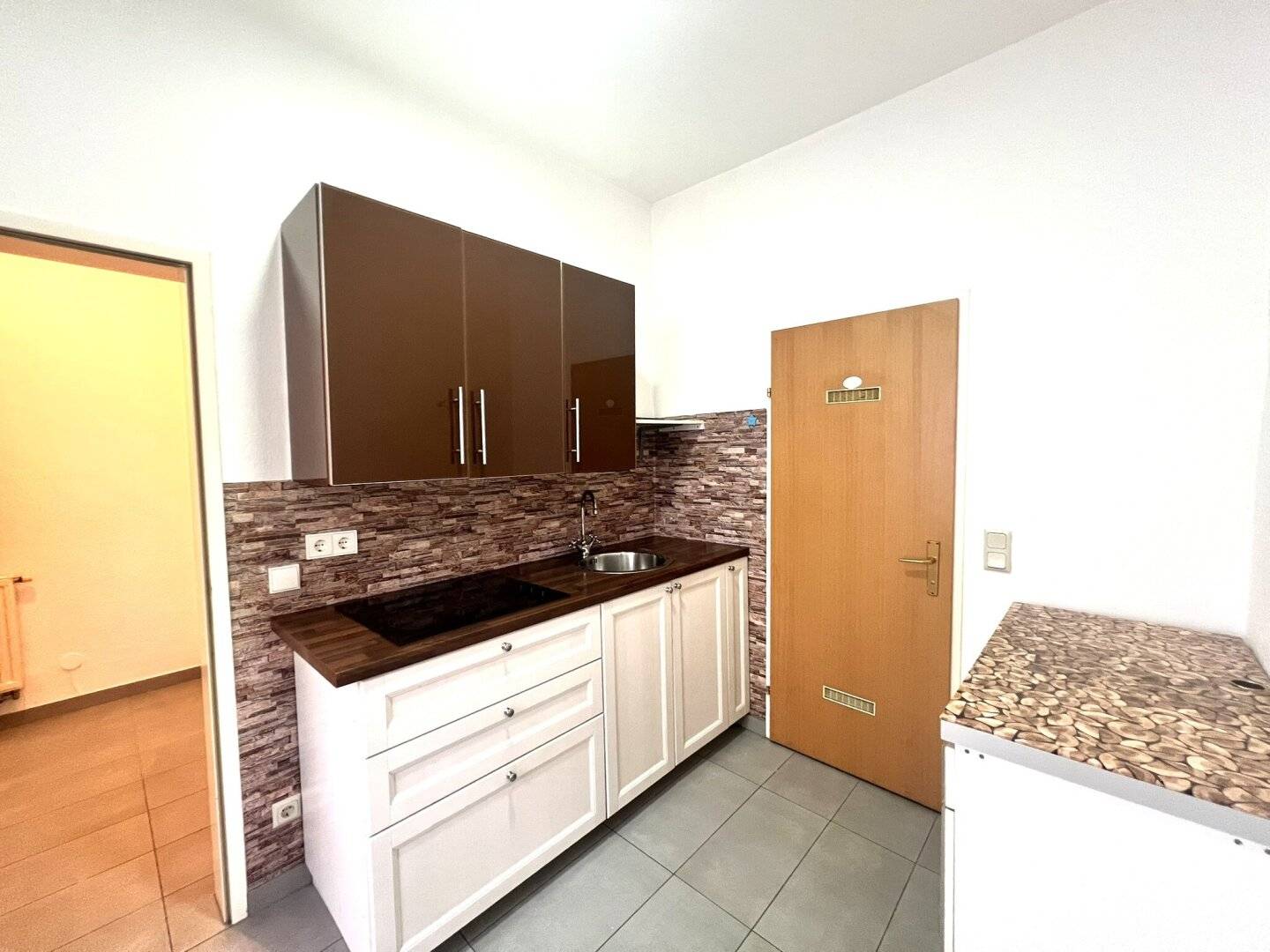 Nice 1-room apartment (starter or single apartment) incl. car parking space near Columbuscenter and pedestrian zone
