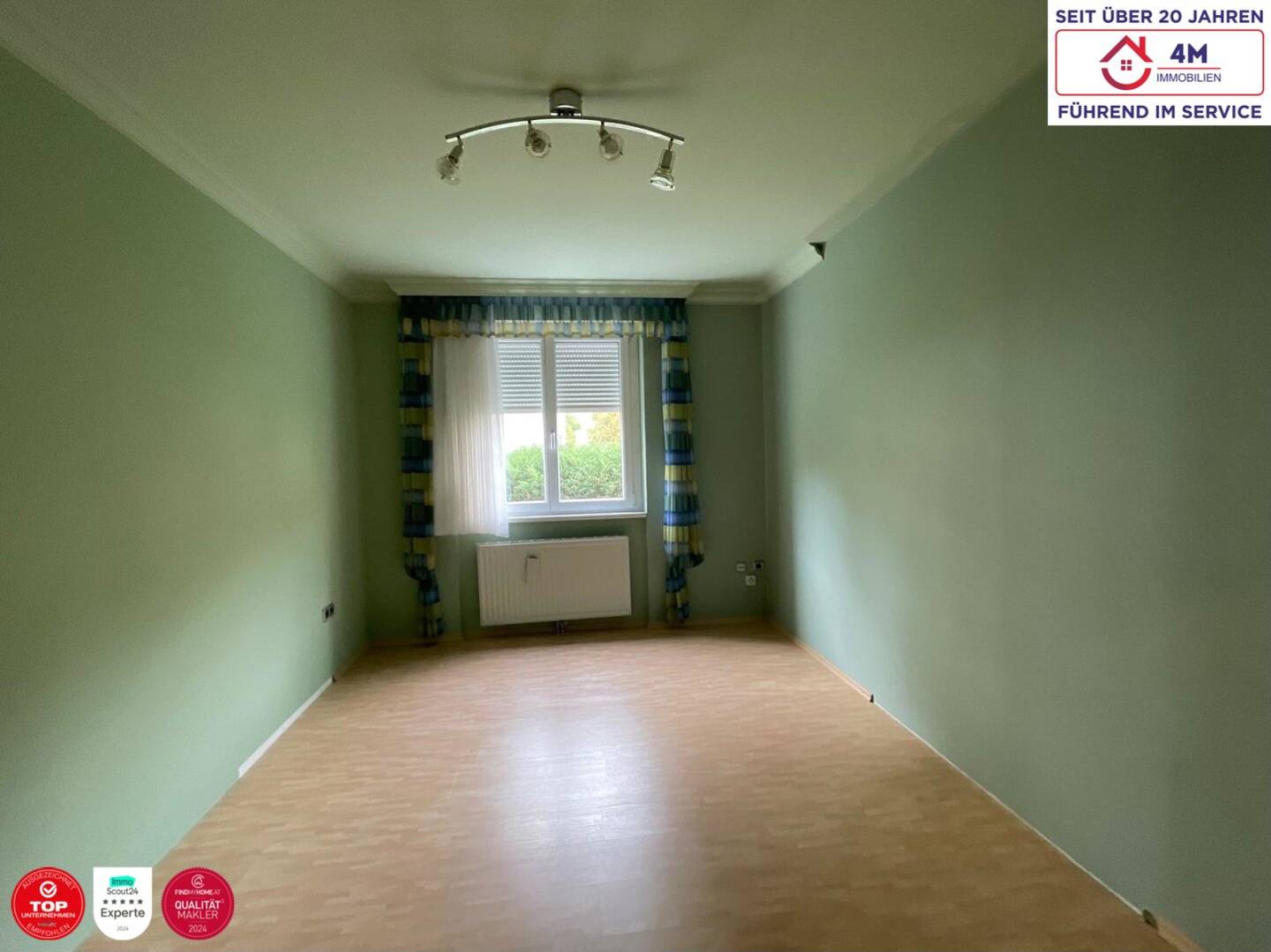 Live comfortably on an open-ended lease in Altenleutgeben and enjoy the comfort of a loggia and your own parking space