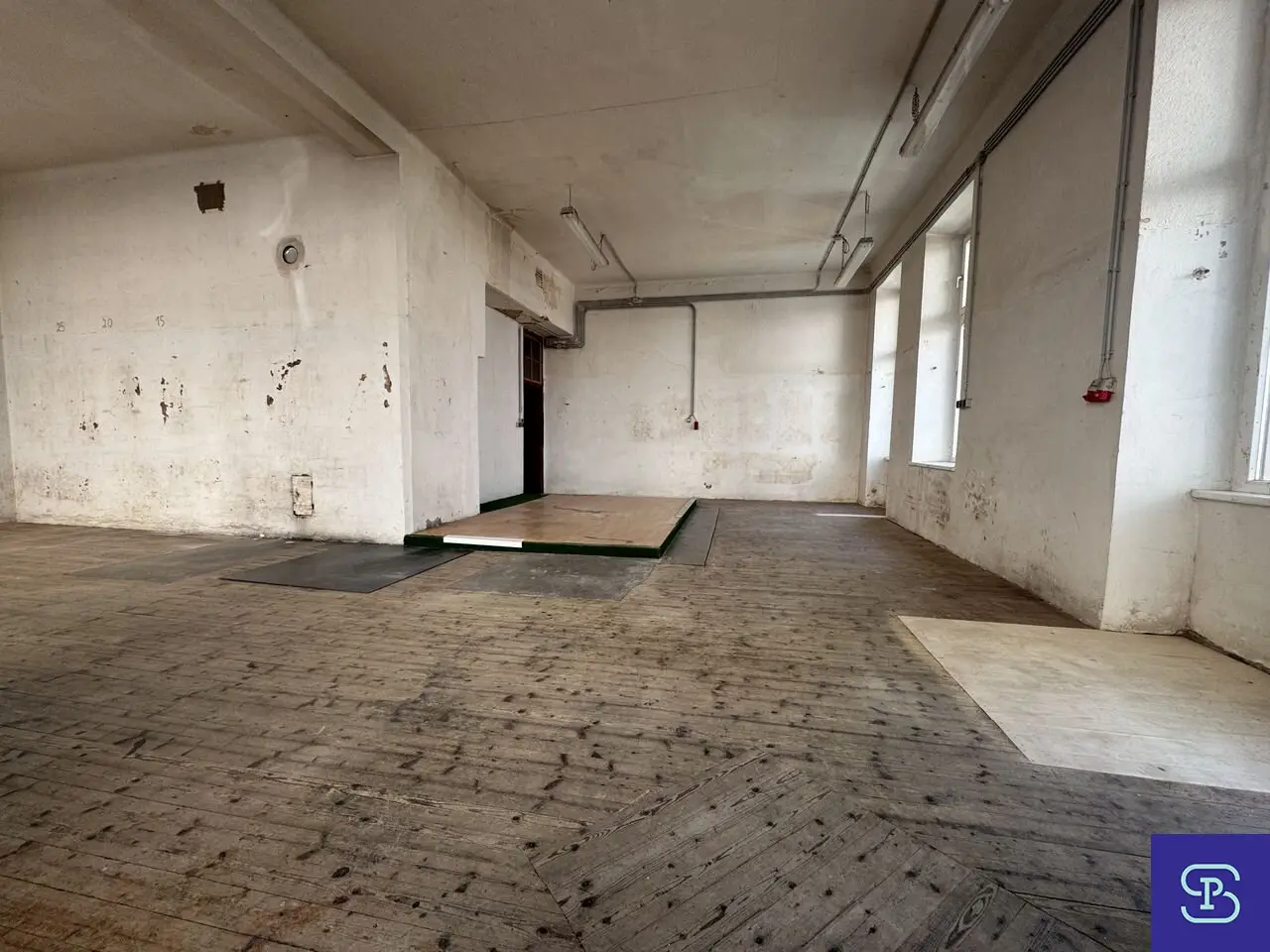 Großzügige 98m² Lagerfläche Nähe U3 Schweglerstraße - 1150 Wien