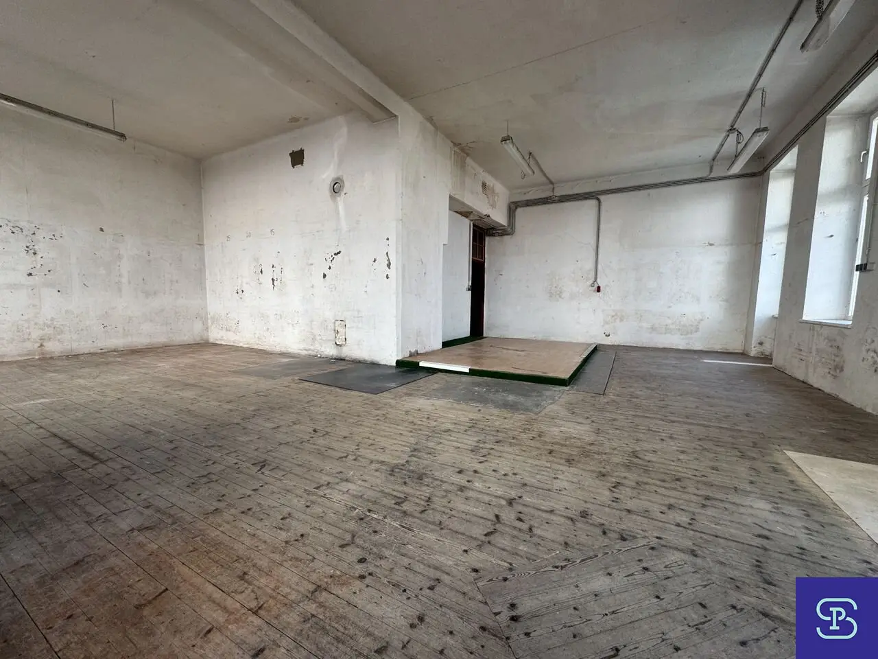 Großzügige 98m² Lagerfläche Nähe U3 Schweglerstraße - 1150 Wien