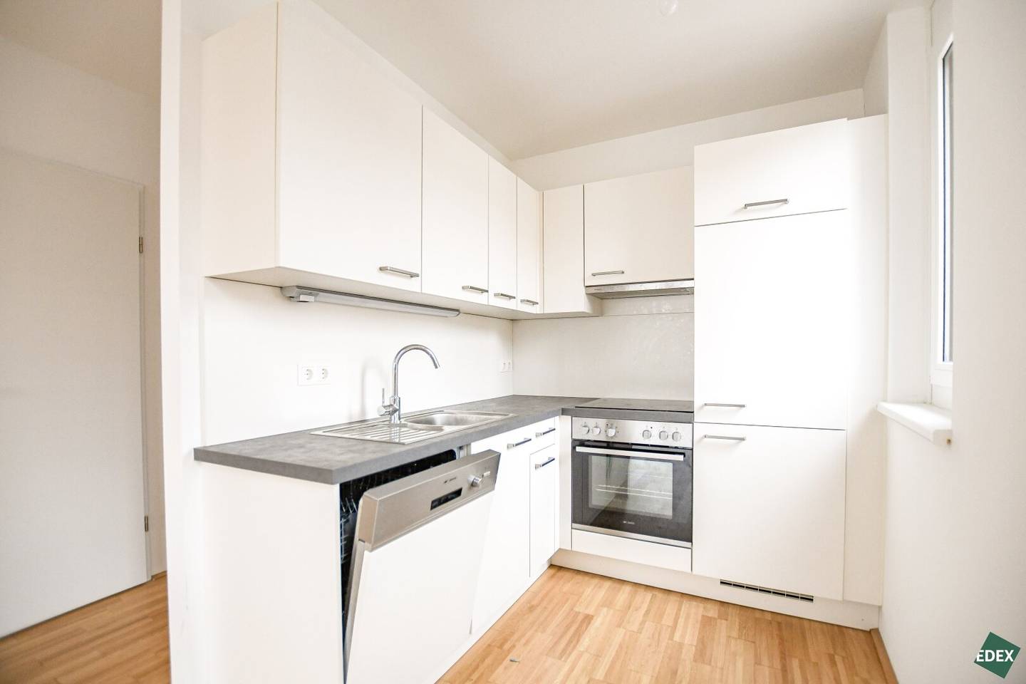 Quiet courtyard location: Modern 2-room apartment with balcony near the Danube