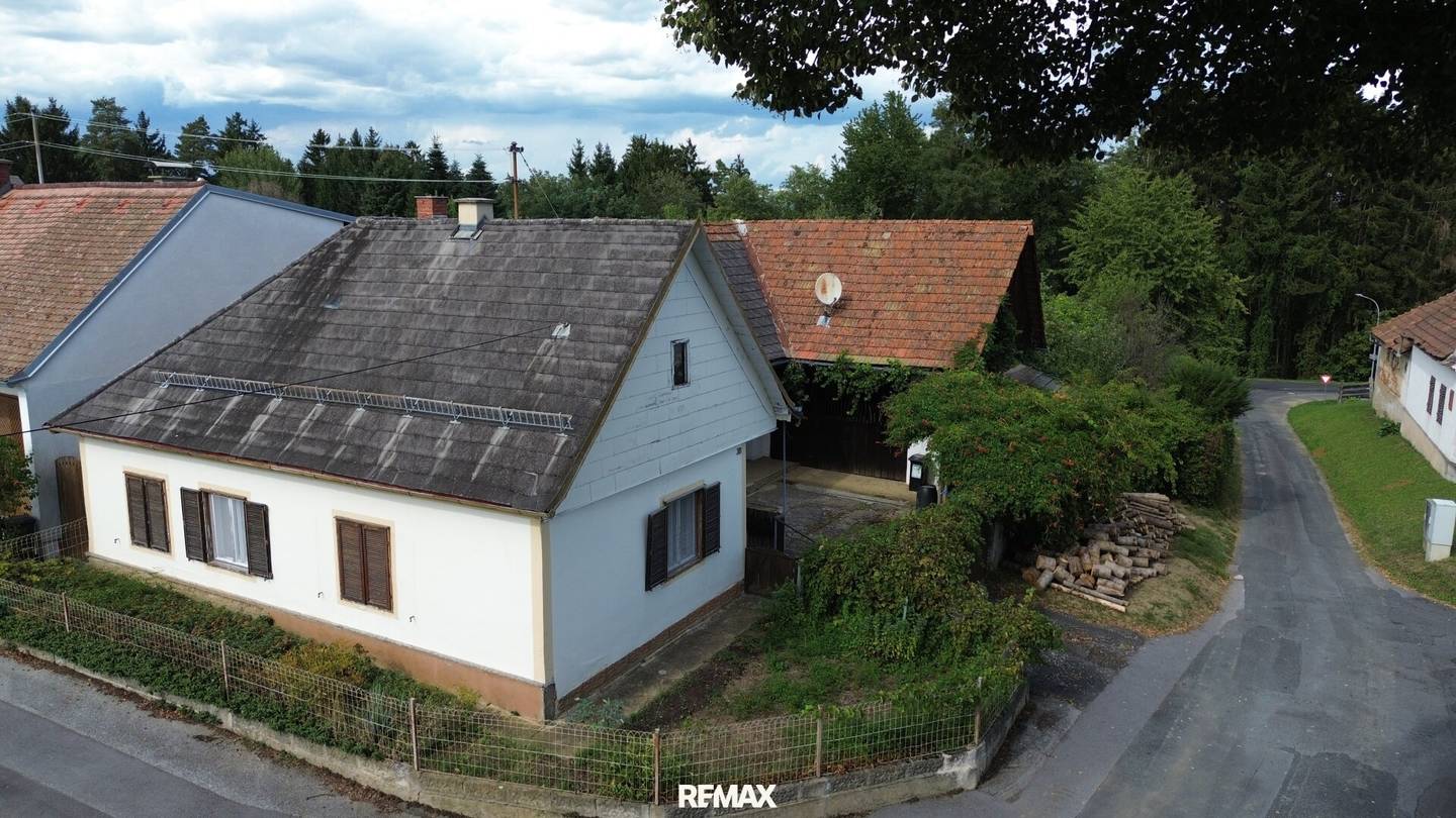 Dilapidated farmhouse with large garden and great potential in Hackerberg