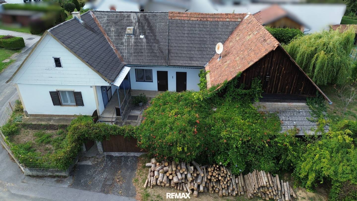 Dilapidated farmhouse with large garden and great potential in Hackerberg