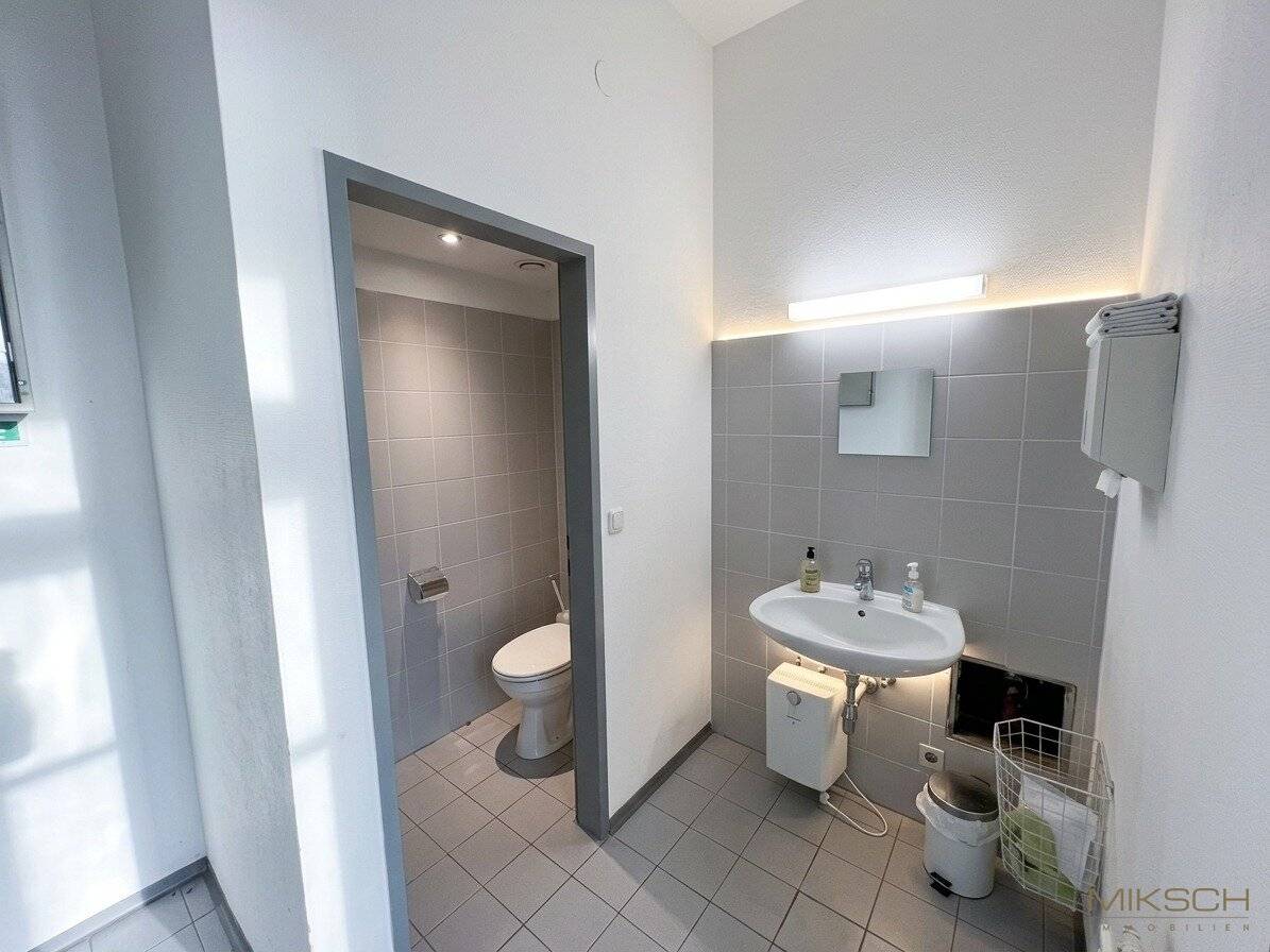 Top Commercial Space I 42m² I near Train Station I St. Pölten