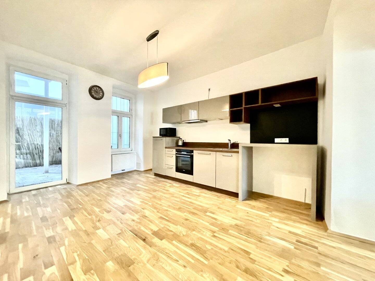 MODERNE 2 ZIMMER + GROSSER TERRASSE NAHE ELTERLEINPLATZ (U5, 43er)
