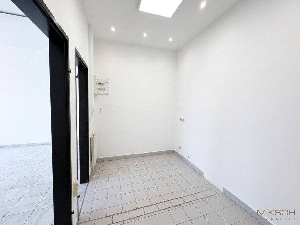 Commercial space I 37m² I with garage I near station I tea kitchen