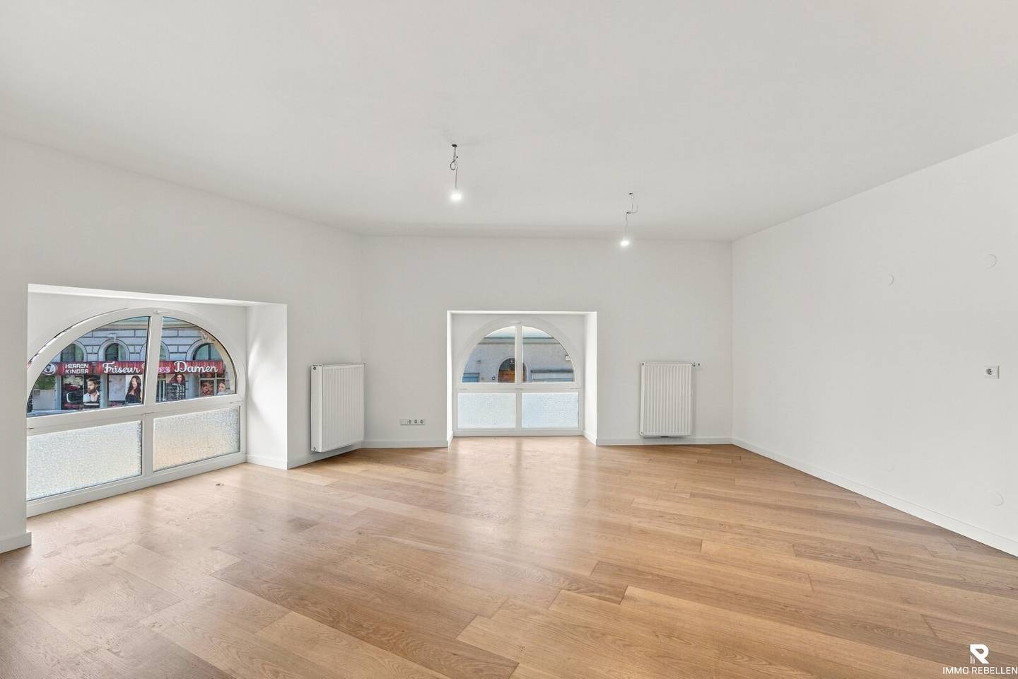 Augarten direkt vor der Haustüre in Stilvollem Altbau - komplett renovierte 3-Zimmer-Wohnung mit privatem Lift