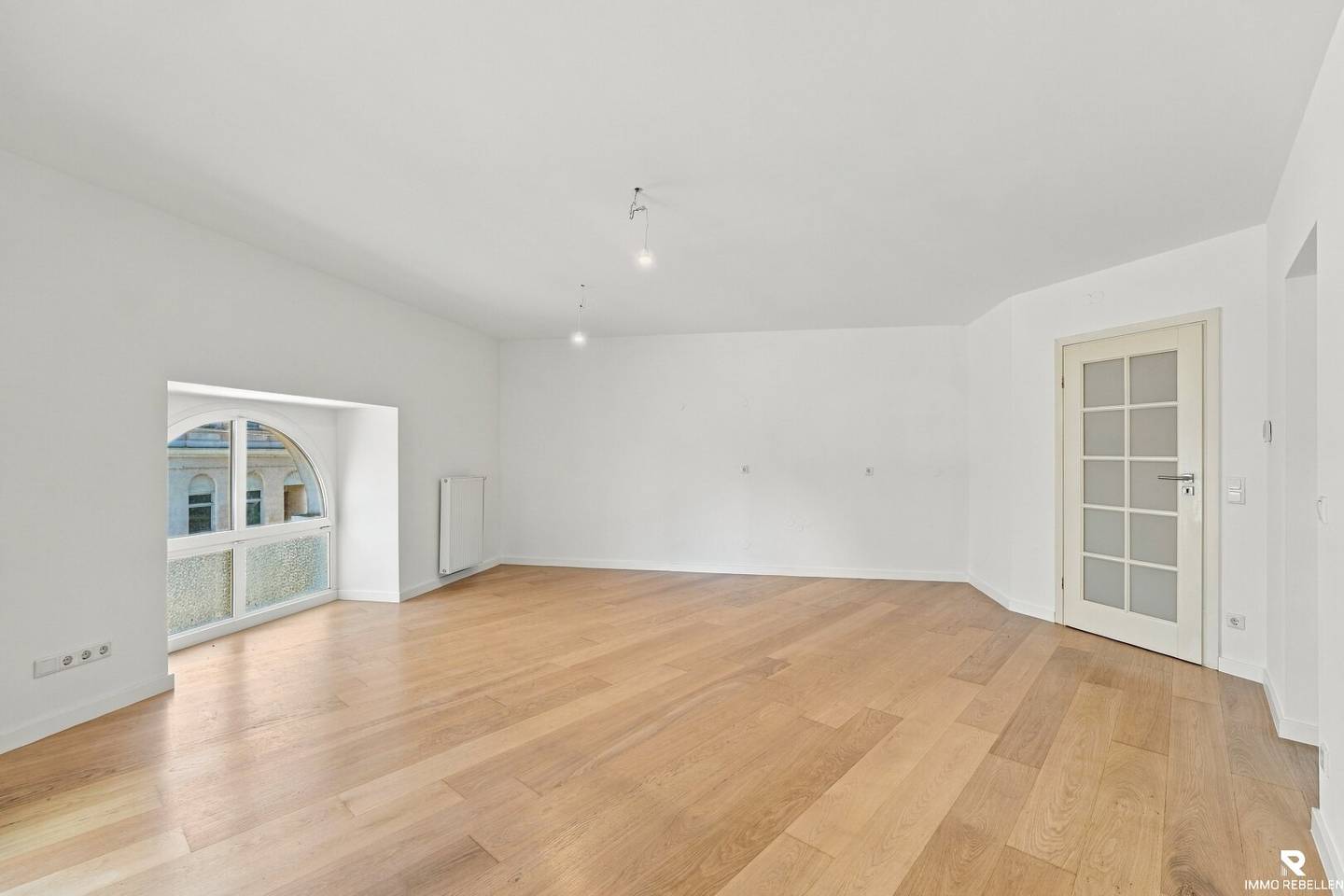 Augarten direkt vor der Haustüre in Stilvollem Altbau - komplett renovierte 3-Zimmer-Wohnung mit privatem Lift