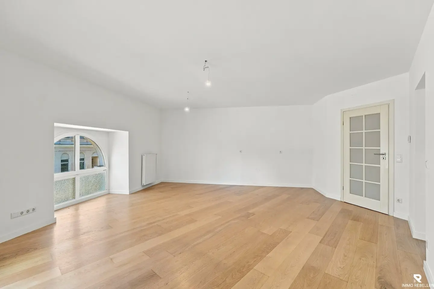Augarten directly on your doorstep in a stylish historic building, completely renovated 3-room apartment with private lift