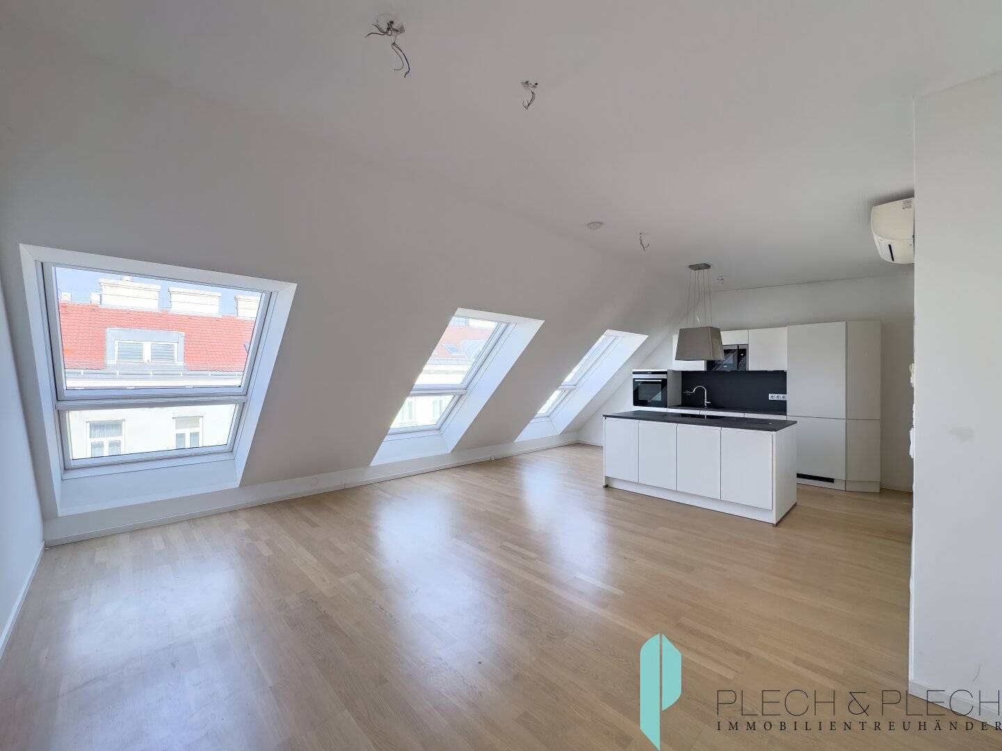 Commission-free modern attic apartment with large terrace