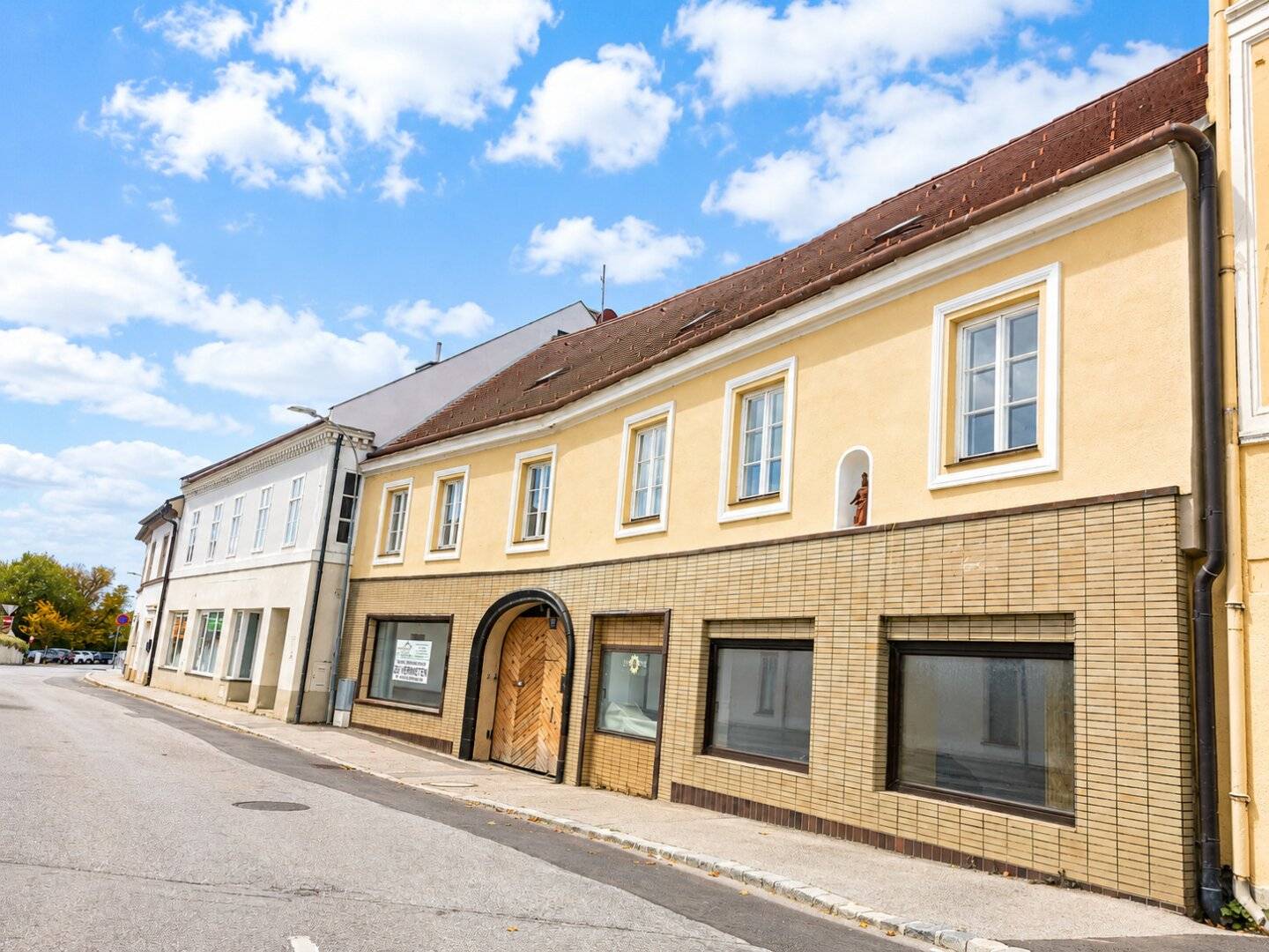 Investor hit: Residential and commercial building in the center of the district capital Neunkirchen for sale