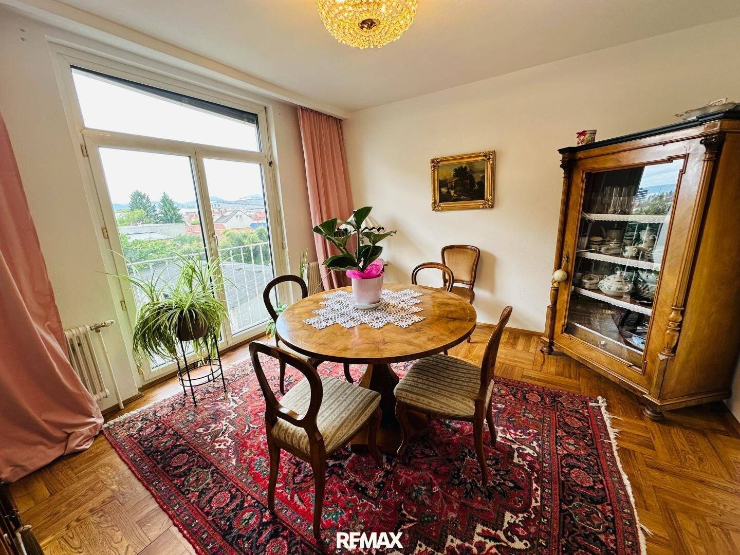 Zentrale und trotzdem ruhige Lage! Helle, großzügige 4,5-Zimmer-Wohnung mit Loggia im Bezirk Jakomini