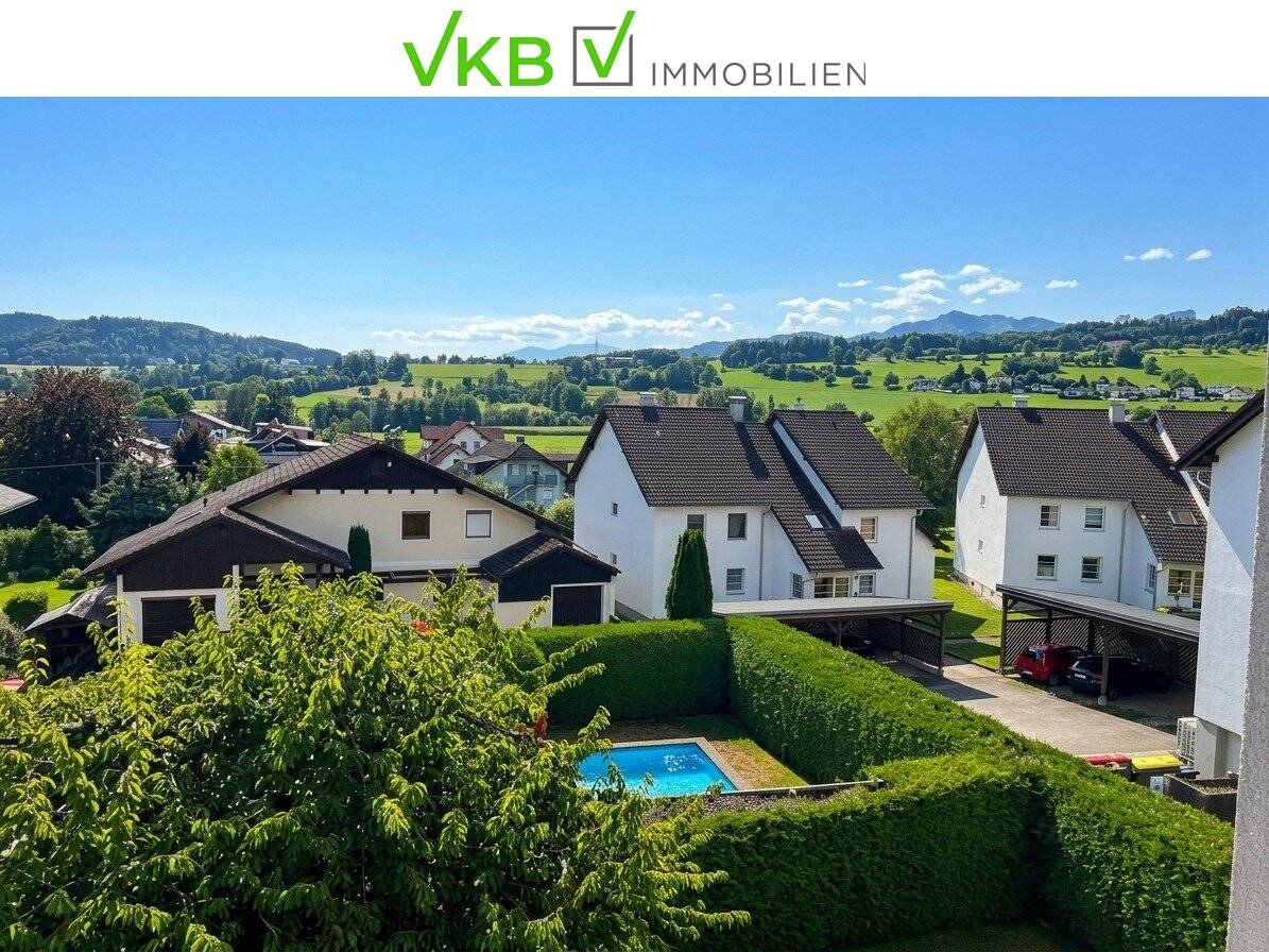 Three apartments, one home: Spacious multi-family house with pool, sauna and distant view