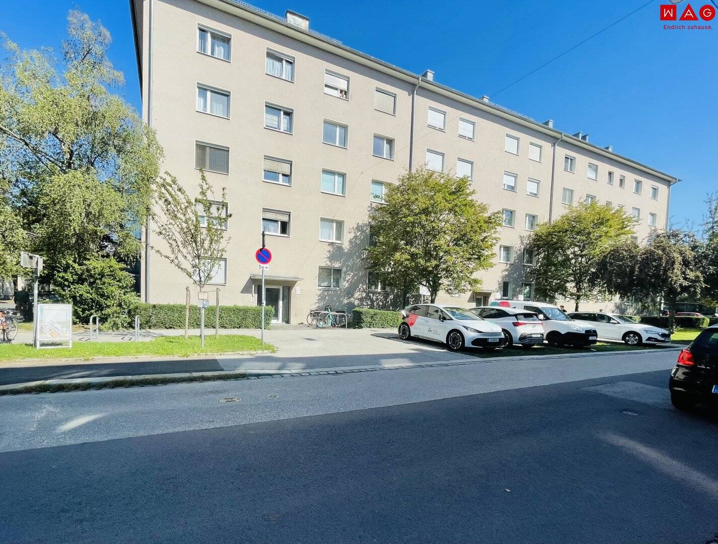 2-room apartment with feel-good potential Top location thanks to optimal infrastructure and transport connections Commission free
